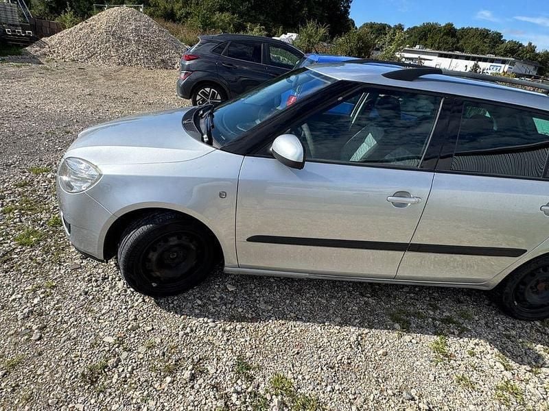 Silber Gebraucht 2009 Skoda Fabia Classic Kombi | 2.200 € (Fairer Preis) - Bild 1/4