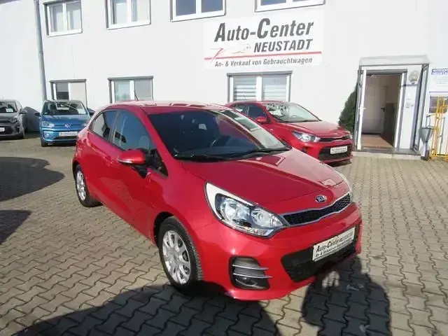 Usata Kia Rio DREAM-TEAM Edition 109 CV (80 kW) 2015 Rosso Berlina