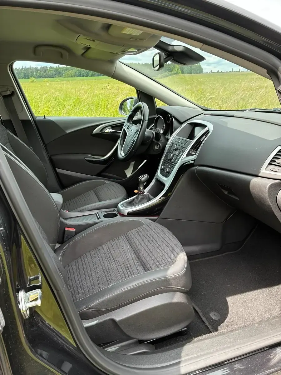 Gebraucht Opel Astra 120 PS (88 kW) 2015 Schwarz Limousine