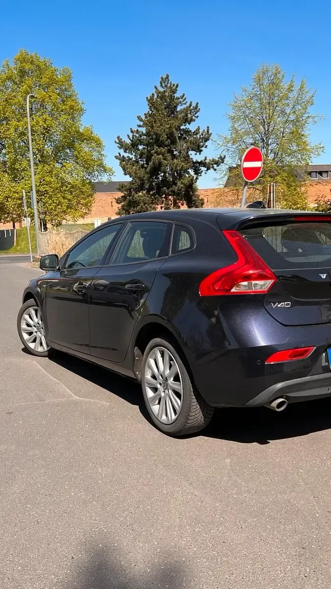 Usata Volvo V40 2015 Blu Utilitaria