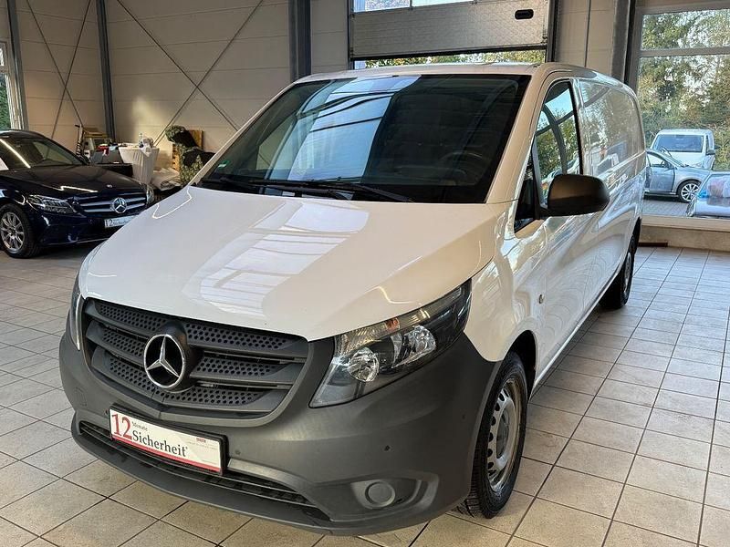 Weiß Gebraucht 2018 Mercedes Vito Van / Kleinbus | 15.999 € (Guter Preis) - Bild 1/4