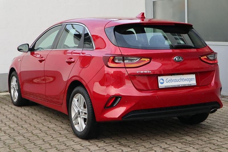 Gebraucht Kia Ceed Vision 99 PS (72 kW) 2018 Rot Kleinwagen