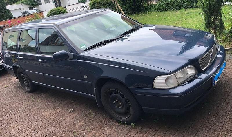 Blau Gebraucht 1998 Volvo V70 Kombi | 1.500 € (Fairer Preis) - Bild 1/3