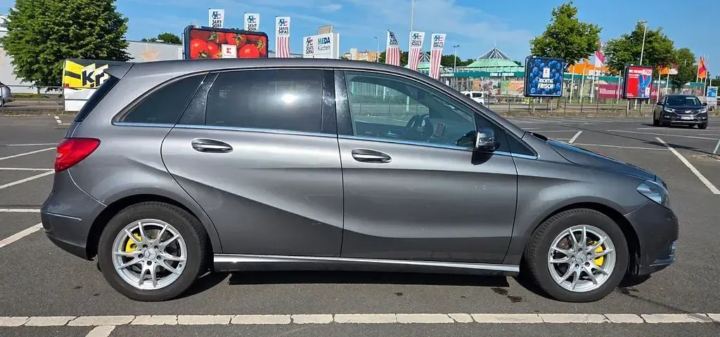 Gebraucht Mercedes B180 Sport Edition 109 PS (80 kW) 2013 Grau Kleinwagen
