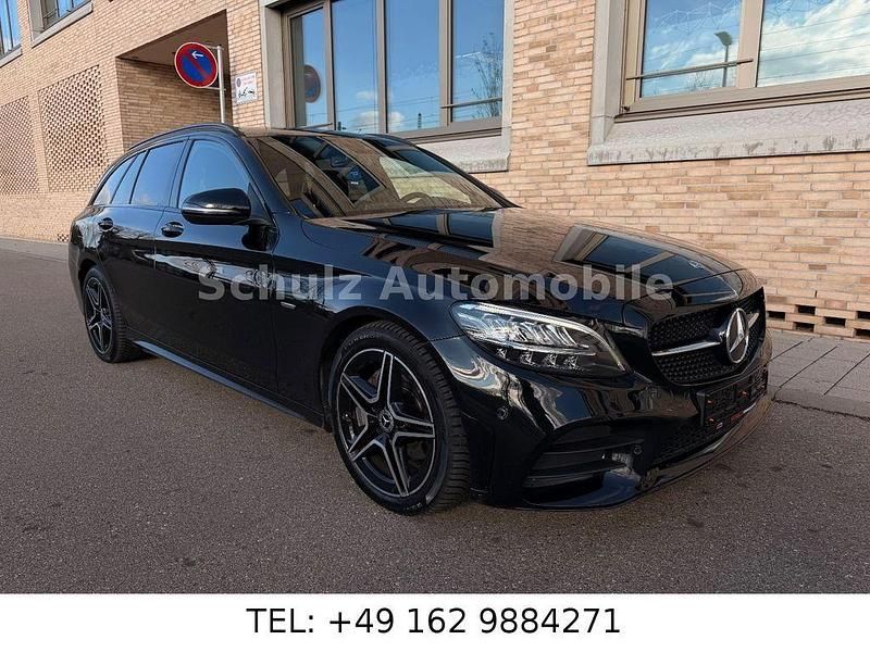 Schwarz Gebraucht 2020 Mercedes C200 AMG line Limousine | 24.450 € (Teuer) - Bild 1/4