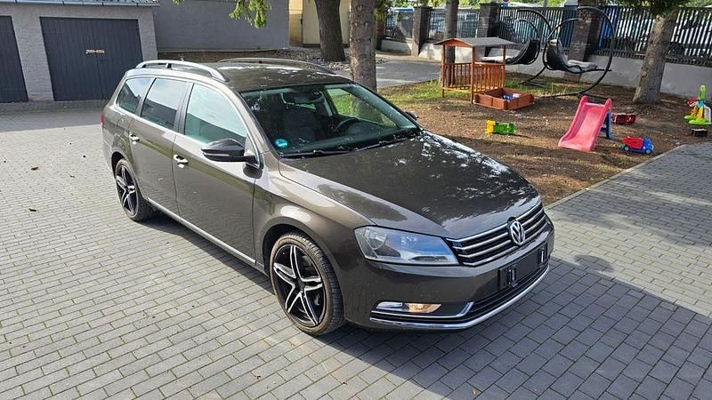 Schwarz Gebraucht 2012 VW Passat Comfortline Kombi | 6.600 € (Fairer Preis) - Bild 1/4