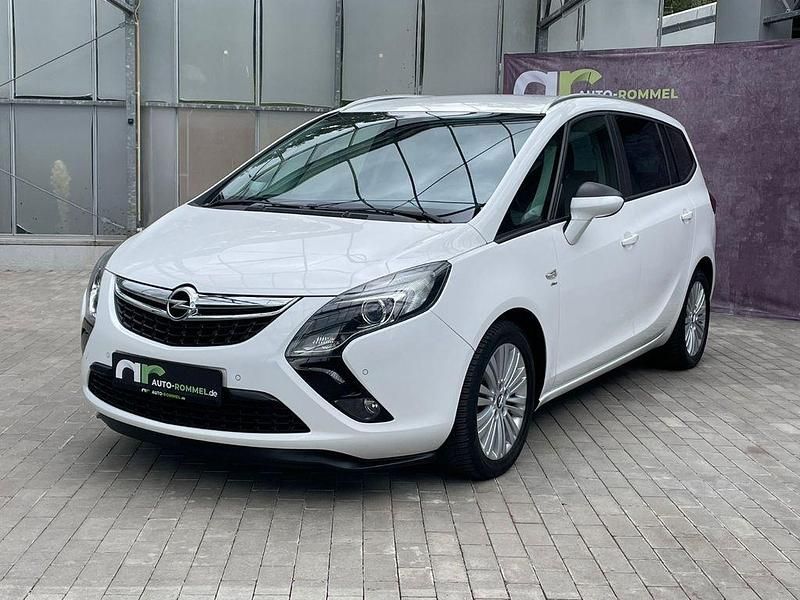 Weiß Gebraucht 2016 Opel Zafira Tourer drive Van / Kleinbus | 10.890 € (Fairer Preis) - Bild 1/4