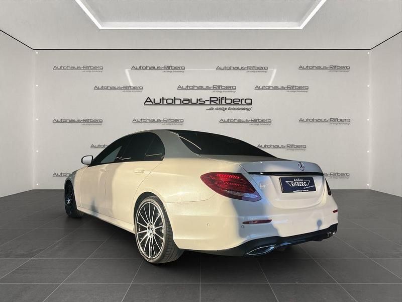 Gebraucht Mercedes E350 AMG 258 PS (189 kW) 2017 Weiß Limousine