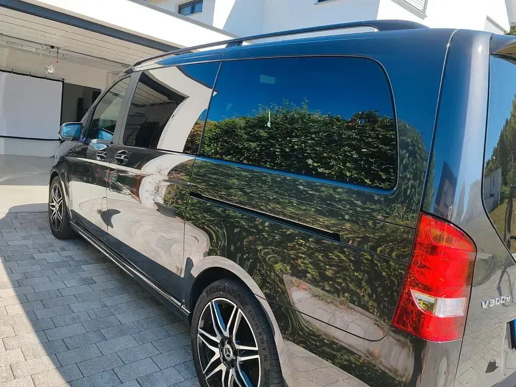 Gebraucht Mercedes V300 237 PS (174 kW) 2023 Grau Van / Kleinbus