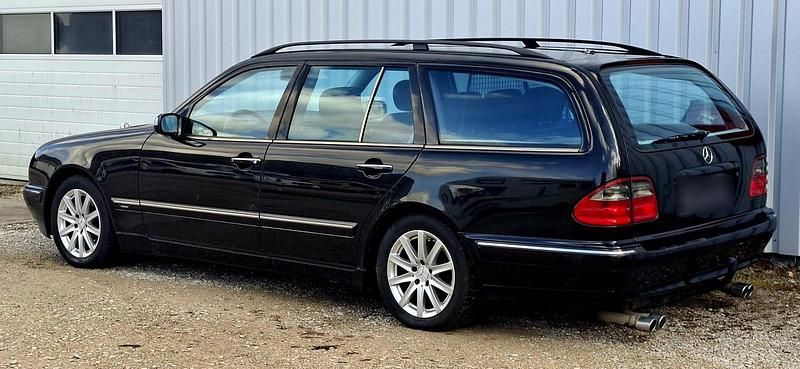 Gebraucht Mercedes E240 Avantgarde 170 PS (125 kW) 2002 Schwarz Kombi