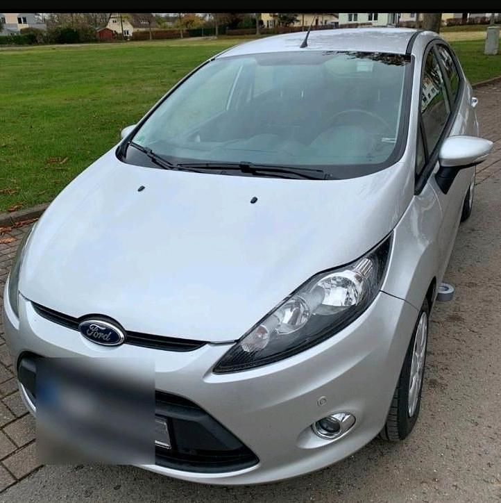 Gebraucht Ford Fiesta 95 PS (69 kW) 2012 Silber Kleinwagen