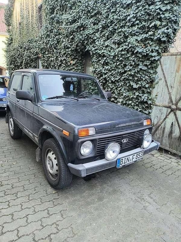 Grün Gebraucht 2017 Lada Taiga SUV | 9.499 € (Guter Preis) - Bild 1/4