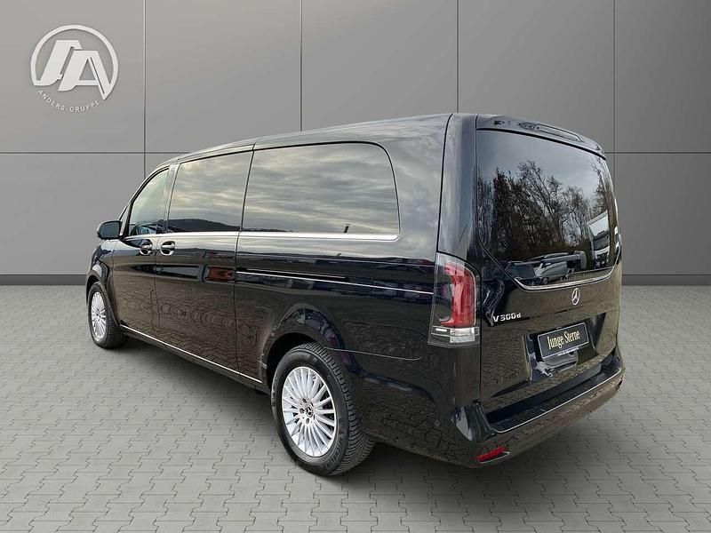 Gebraucht Mercedes V300 237 PS (174 kW) 2024 Obsidianschwarz Van / Kleinbus