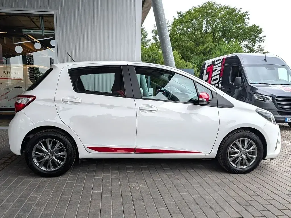 Gebraucht Toyota Yaris Edition 111 PS (81 kW) 2017 Schneeweiß Kleinwagen