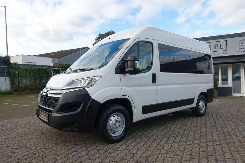 Weiß Gebraucht 2018 Citroën Jumper Live Van / Kleinbus | 24.950 € (Teuer) - Bild 1/4