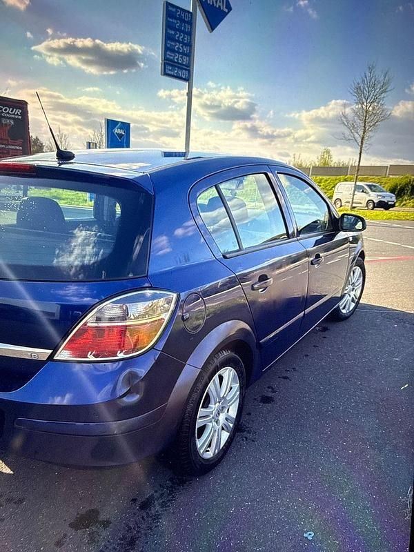 Gebraucht Opel Astra 140 PS (102 kW) 2007 Blau Limousine