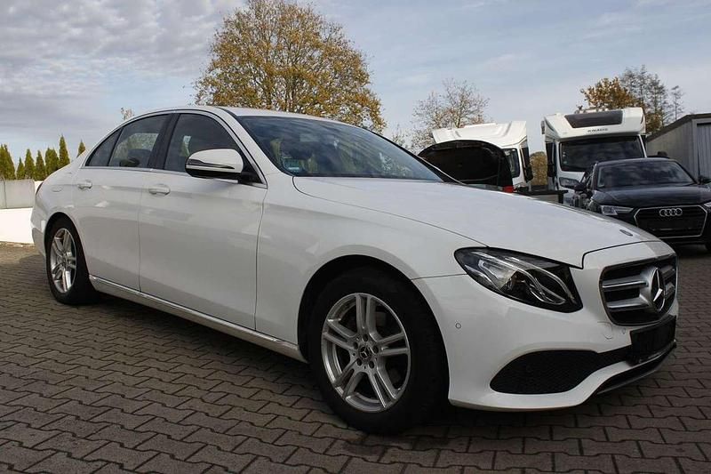 Gebraucht Mercedes E220 194 PS (142 kW) 2017 Weiß Limousine