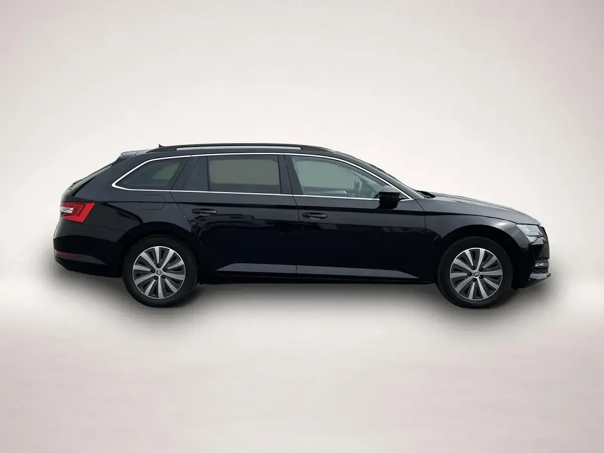 Gebraucht Skoda Superb Ambition 200 PS (147 kW) 2022 Manufacturer Kombi