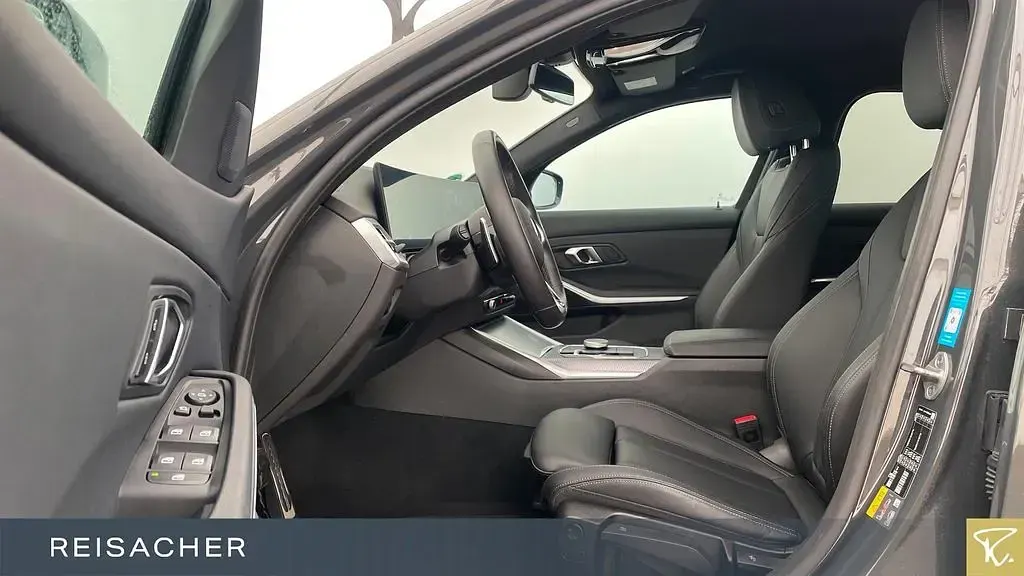 Gebraucht BMW 330 Sport Line 252 PS (185 kW) 2025 Grau Limousine
