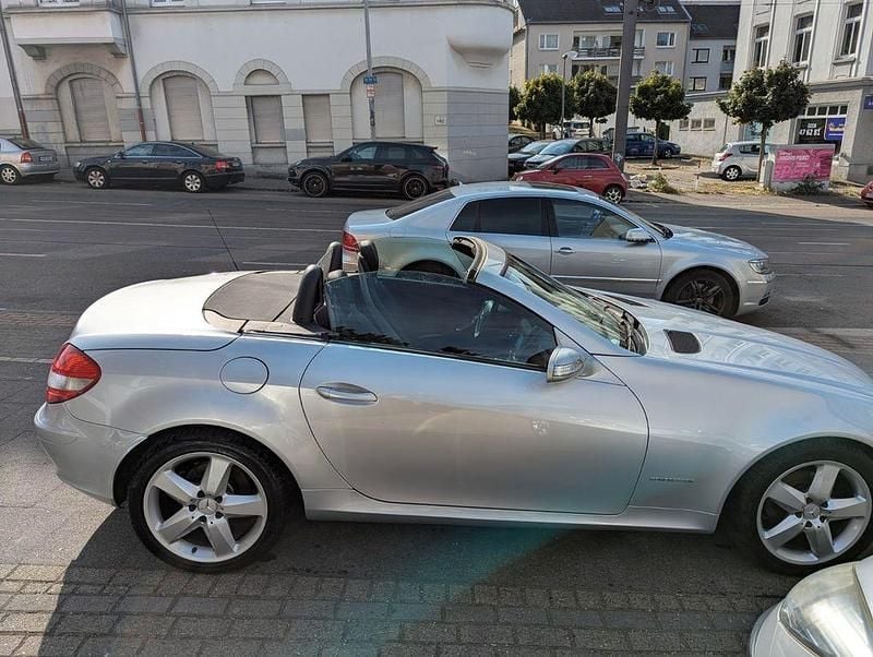 Second-hand Mercedes SLK200 163 CP (119 kW) 2004 Argintiu Cabrio
