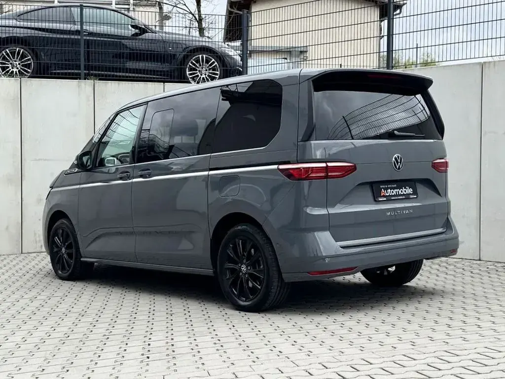 Używany VW T7 Style 150 KM (110 kW) 2025 Szary Van