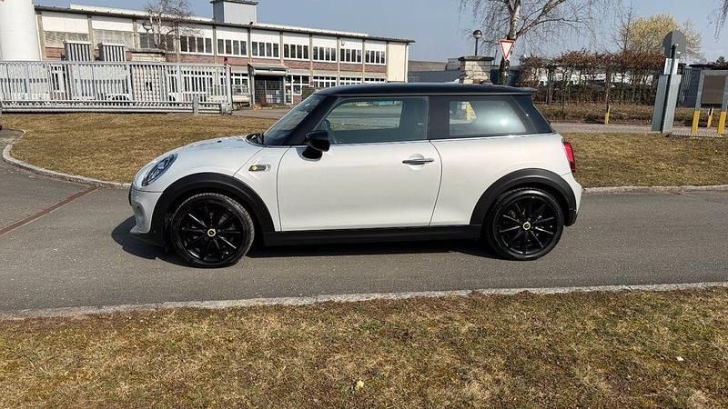 Gebraucht Mini Cooper SE 135 kW (184 PS) 2020 Weiß Kleinwagen