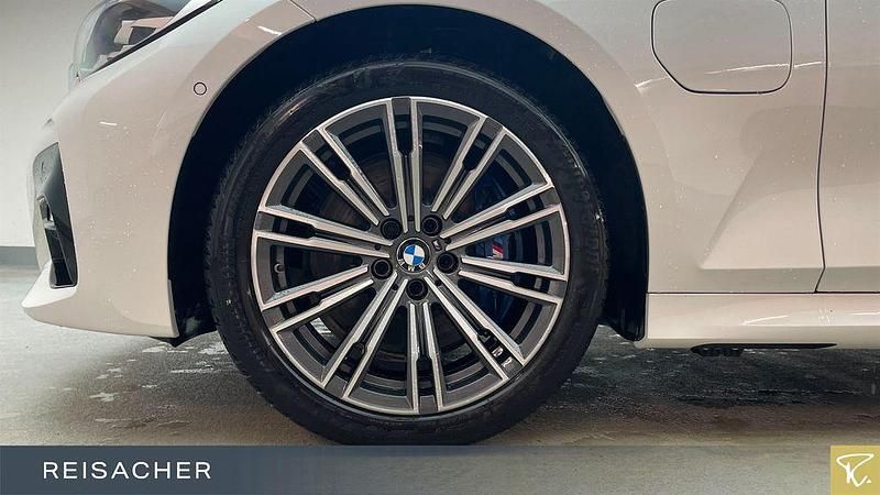 Gebraucht BMW 330e Efficient Dynamics 184 PS (135 kW) 2021 Mineralweiß metallic Kombi