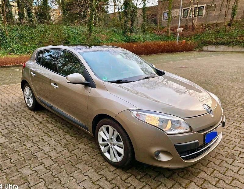 Beige Gebraucht 2011 Renault Mégane III Luxe Limousine | 5.900 € (Fairer Preis) - Bild 1/4