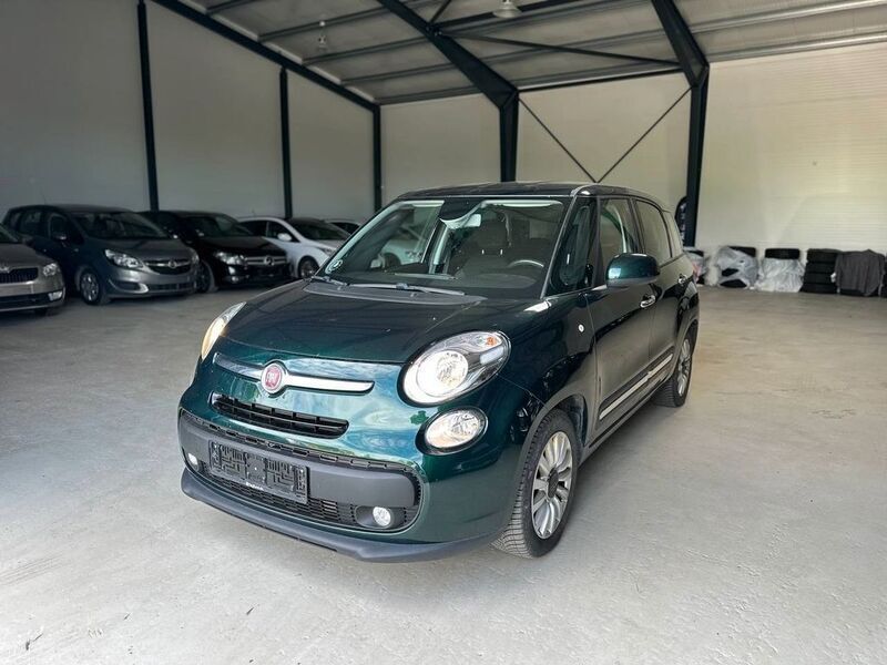 Grün Gebraucht 2015 Fiat 500L Living Van / Kleinbus | 3.499 € - Bild 1/4