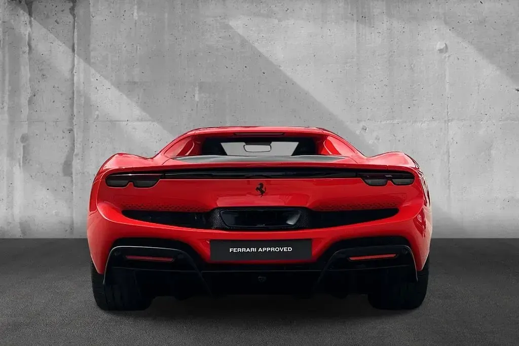 Gebraucht Ferrari 296 829 PS (609 kW) 2023 Rosso scuderia Coupé