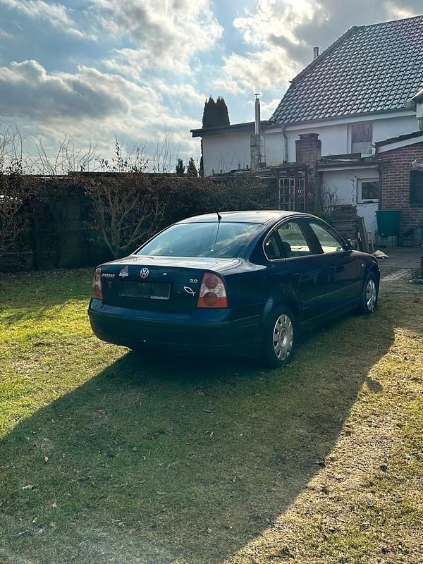 Gebraucht VW Passat 116 PS (85 kW) 2001 Blau Limousine