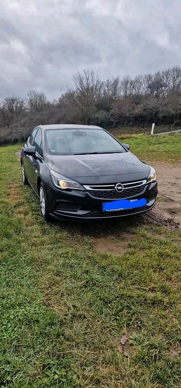 Schwarz Gebraucht 2016 Opel Astra Active Limousine | 7.200 € (Guter Preis) - Bild 1/4