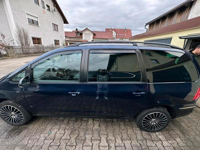 Second-hand VW Sharan 116 CP (85 kW) 2004 Albastru Monovolum