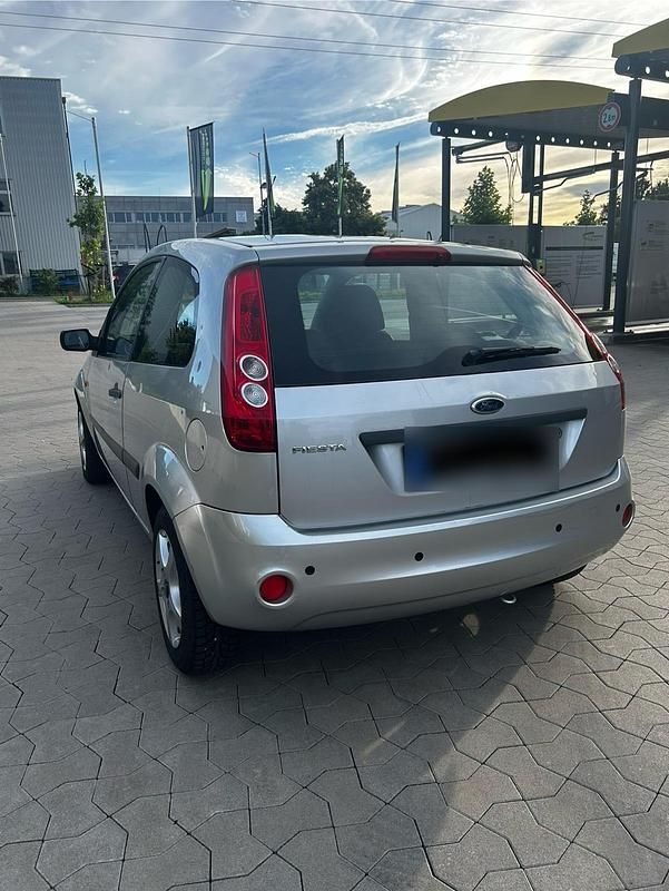 Gebraucht Ford Fiesta 60 PS (44 kW) 2006 Silber Kleinwagen