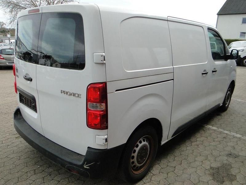 Gebraucht Toyota Proace 120 PS (88 kW) 2019 Weiß Van / Kleinbus
