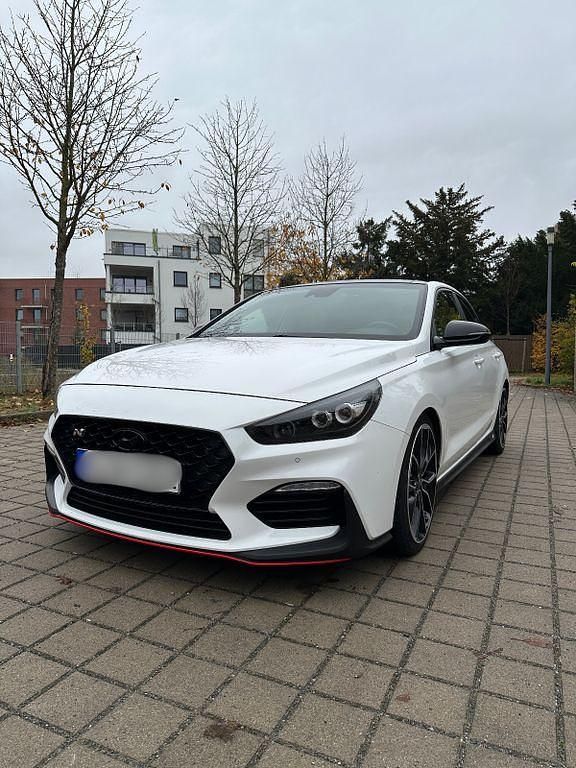Weiß Gebraucht 2019 Hyundai i30 N Performance Limousine | 22.990 € (Fairer Preis) - Bild 1/4