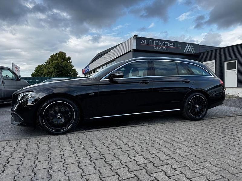 Schwarz Gebraucht 2019 Mercedes E220 Edition Kombi | 24.999 € (Superpreis) - Bild 1/4