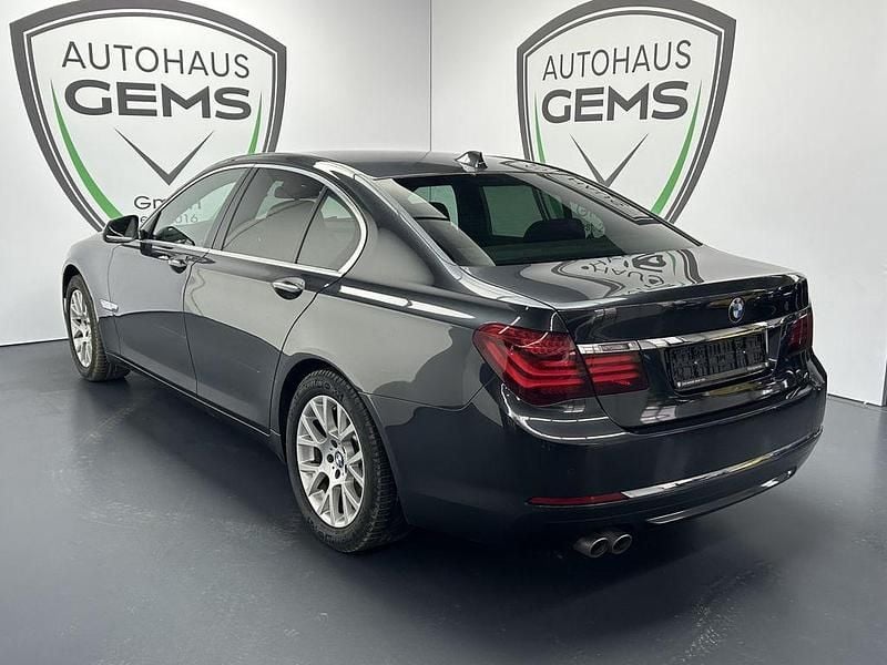Gebraucht BMW 730 258 PS (189 kW) 2015 Grau Limousine