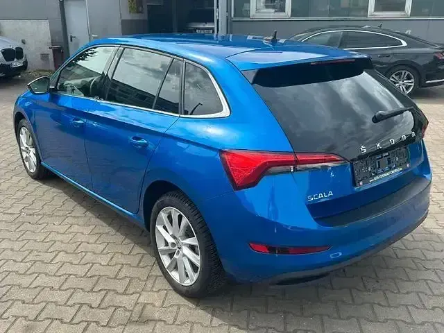 Gebraucht Skoda Scala Style 110 PS (80 kW) 2021 Modra race/race blue Kleinwagen