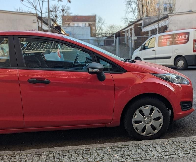 Gebraucht Ford Fiesta Ambiente 65 PS (47 kW) 2013 Rot Kleinwagen