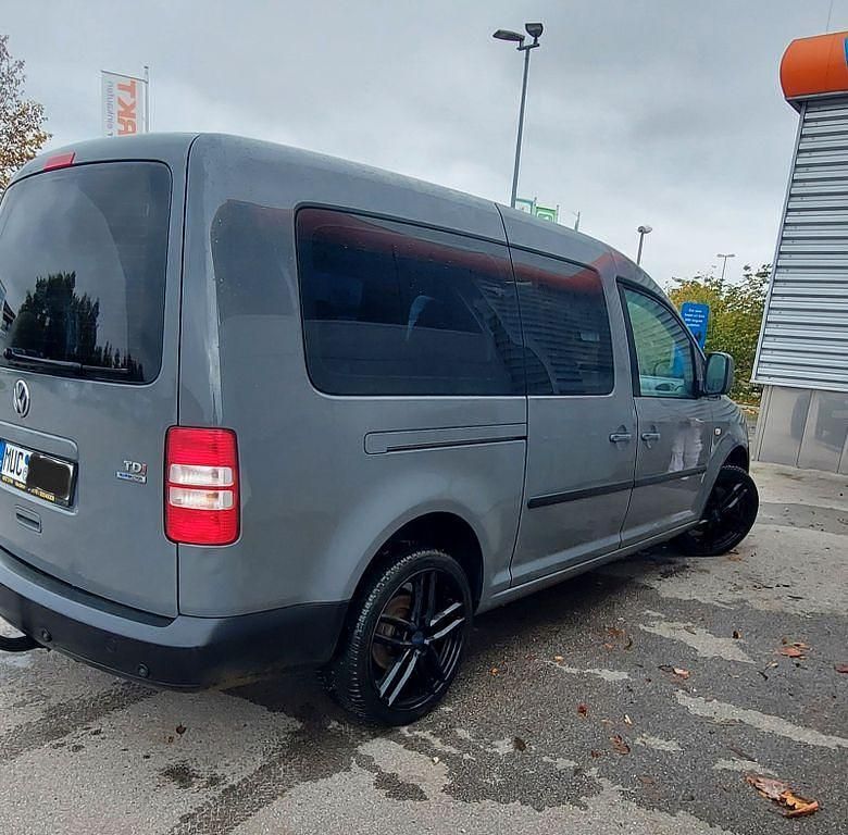 Second-hand VW Caddy 102 CP (75 kW) 2011 Gri Monovolum