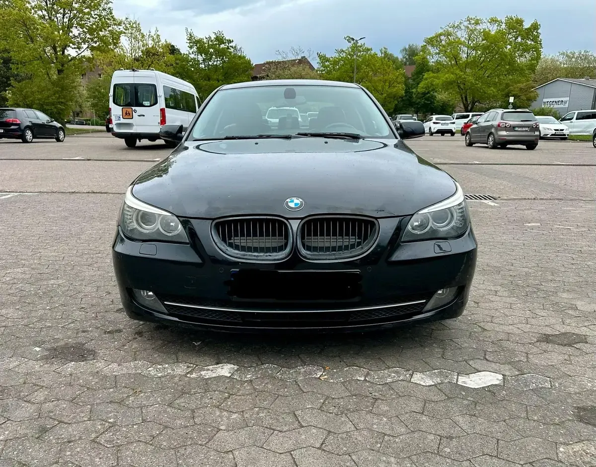 Gebraucht BMW 525 Basis 218 PS (160 kW) 2008 Schwarz Limousine
