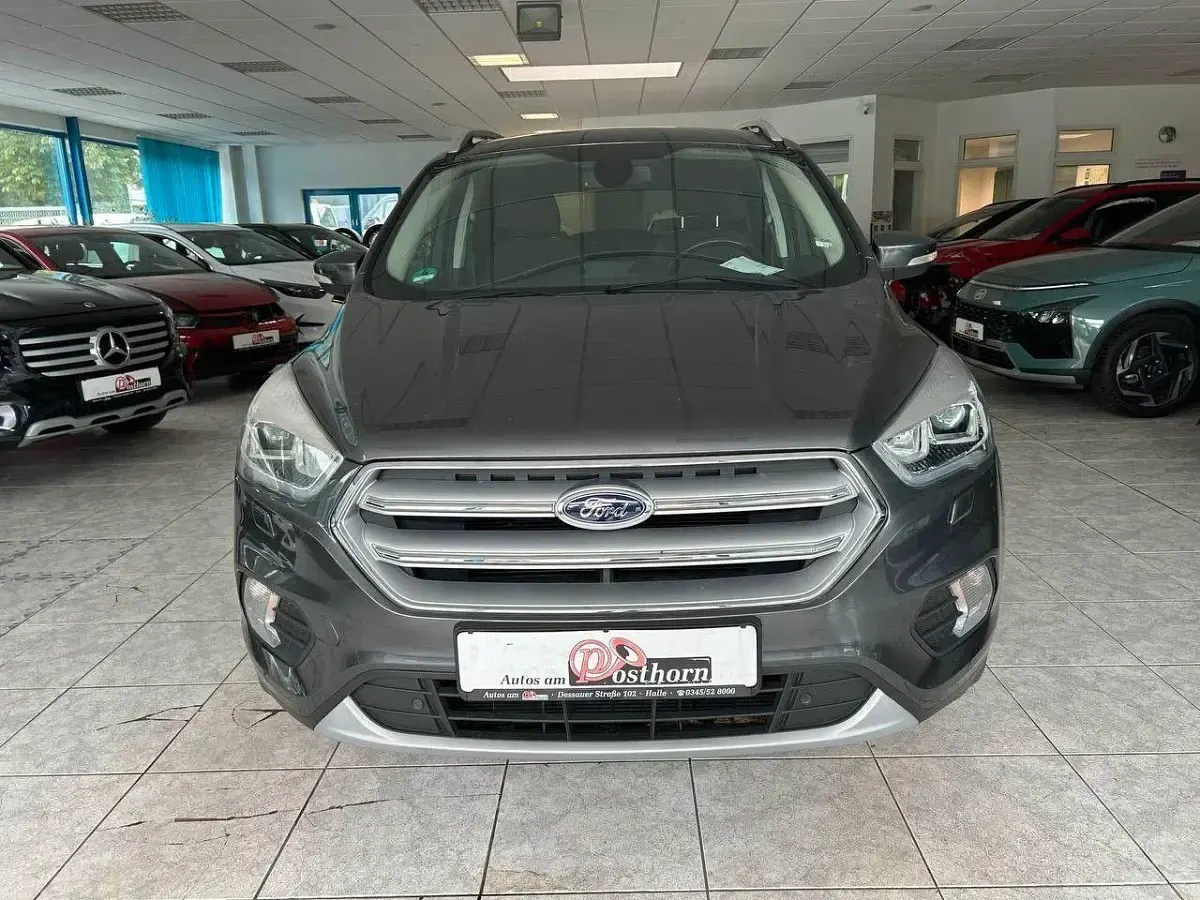 Gebraucht Ford Kuga Titanium 150 PS (110 kW) 2018 Grau SUV