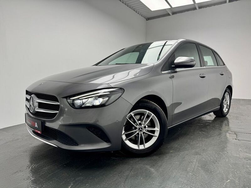Grau Gebraucht 2019 Mercedes B180 Van / Kleinbus | 17.690 € (Guter Preis) - Bild 1/4