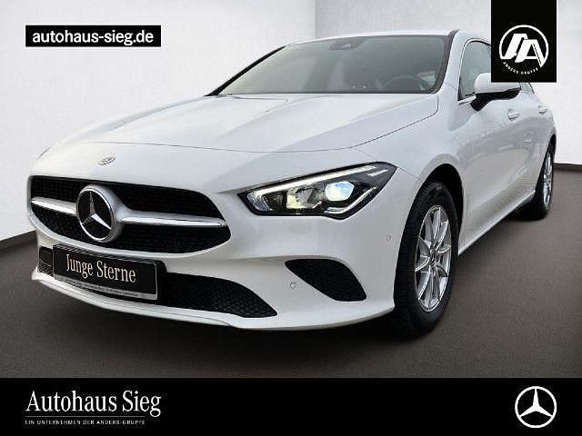 Weiß Gebraucht 2022 Mercedes CLA180 Shooting Brake Kombi | 27.335 € (Teuer) - Bild 1/4