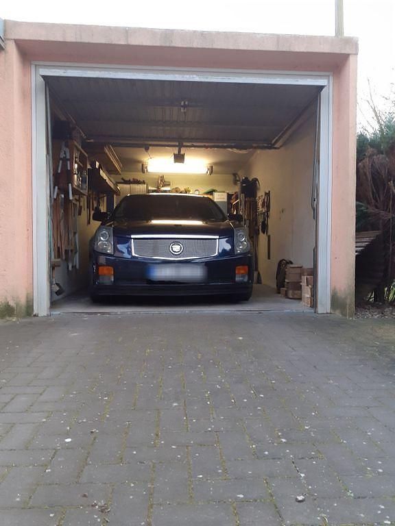 Second-hand Cadillac CTS 218 CP (160 kW) 2004 Albastru Berlinǎ