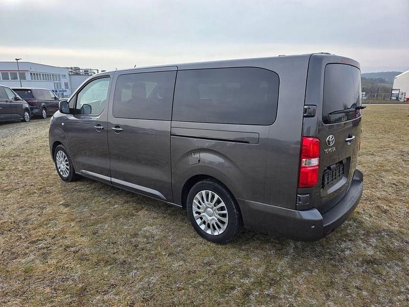 Gebraucht Toyota Proace Verso Comfort 177 PS (130 kW) 2023 Grau Kombi