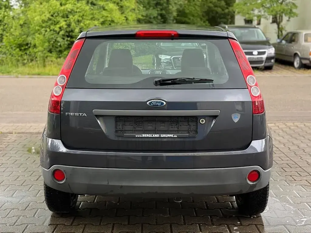 Gebraucht Ford Fiesta Ambiente 60 PS (44 kW) 2006 Grau Kleinwagen