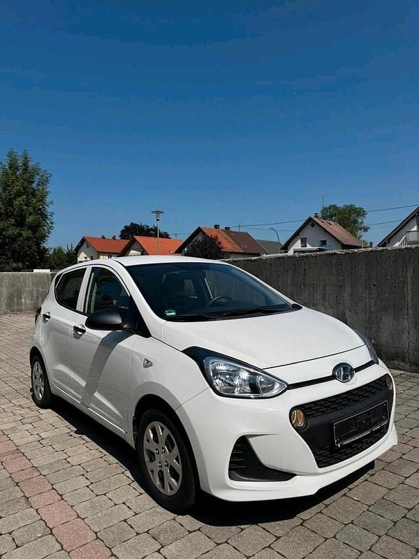 Gebraucht Hyundai i10 69 PS (50 kW) 2017 Weiß Kleinwagen