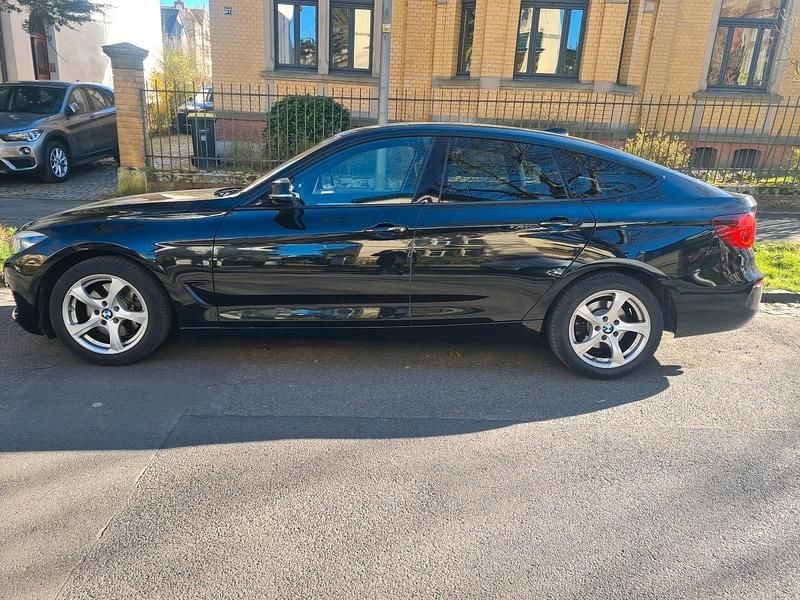 Schwarz Gebraucht 2025 BMW 330 Limousine | 29.000 € (Superpreis) - Bild 1/4